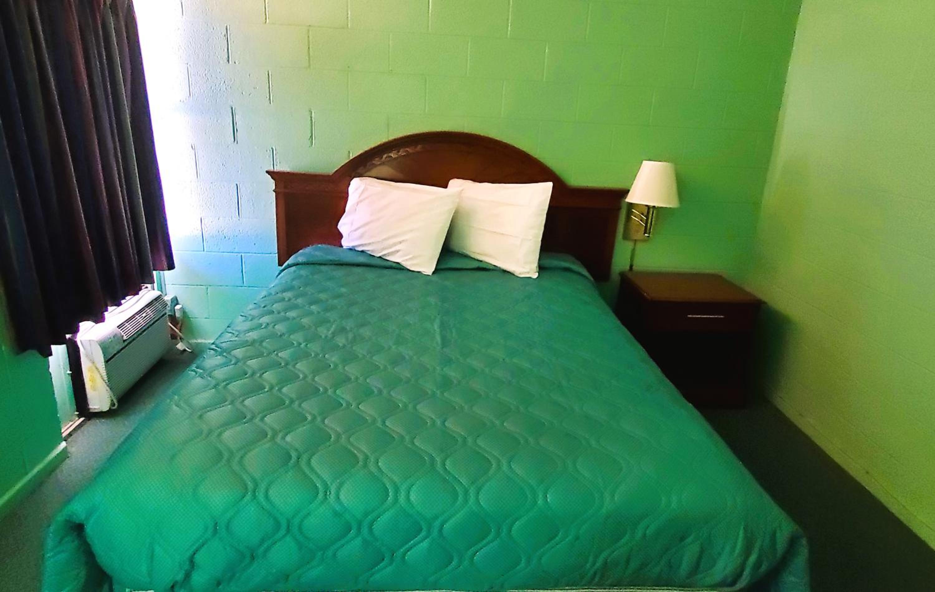 Queen Room photo 3