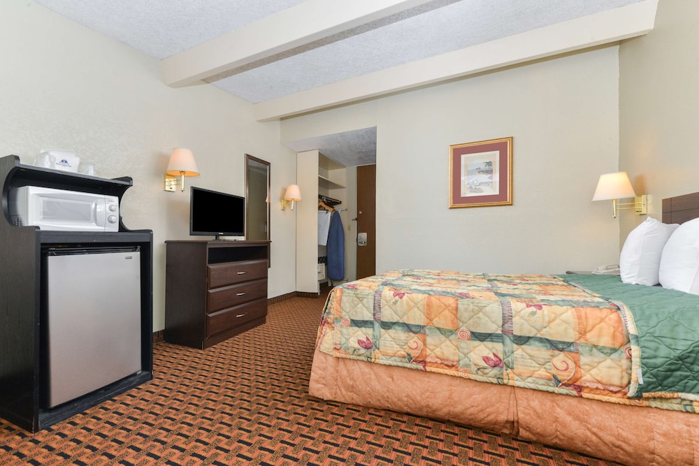 Room, 1 Double Bed, Non Smoking - Photo 2