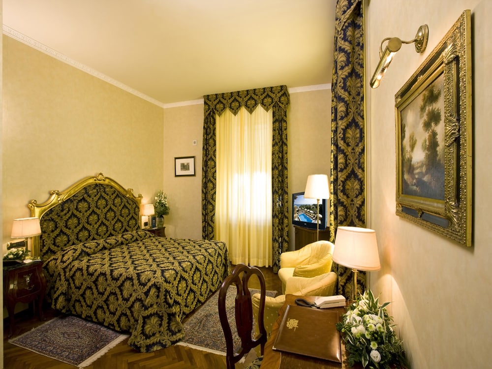 Standard Double or Twin Room - Photo 1