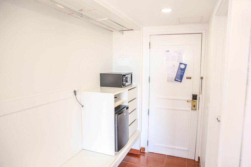 Twin Room, City View - Photo 6