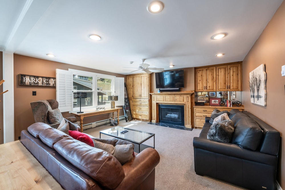 Condo, 2 Bedrooms