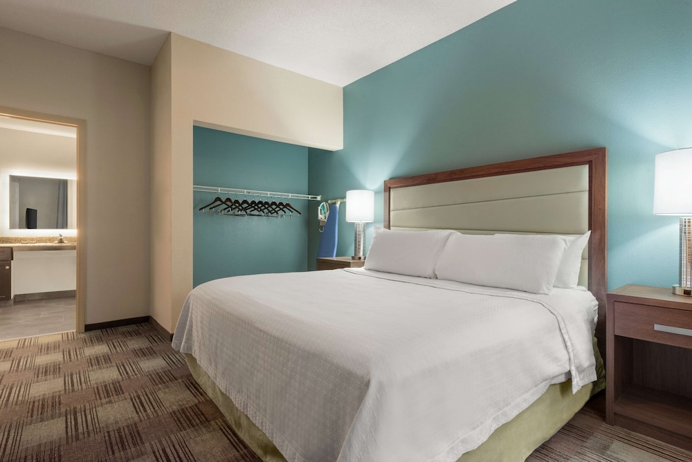 Premium Room, 1 King Bed, Accessible, Bathtub (Mobility & Hearing) - Photo 2