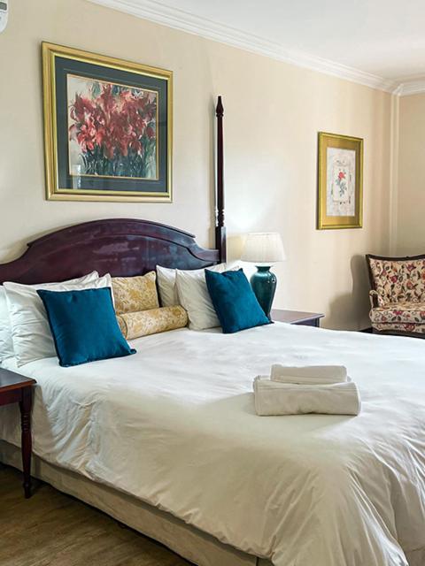 Deluxe King Room - Photo 4