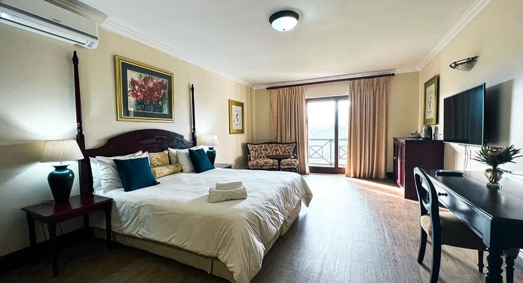 Deluxe King Room - Photo 5