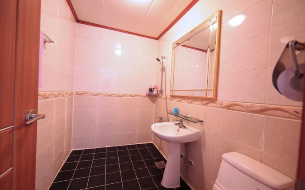 Room (Room 103) photo 1