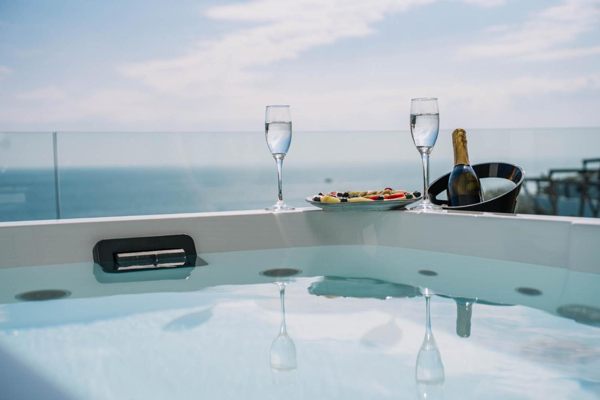 Queen Suite with Sea View - Photo 34