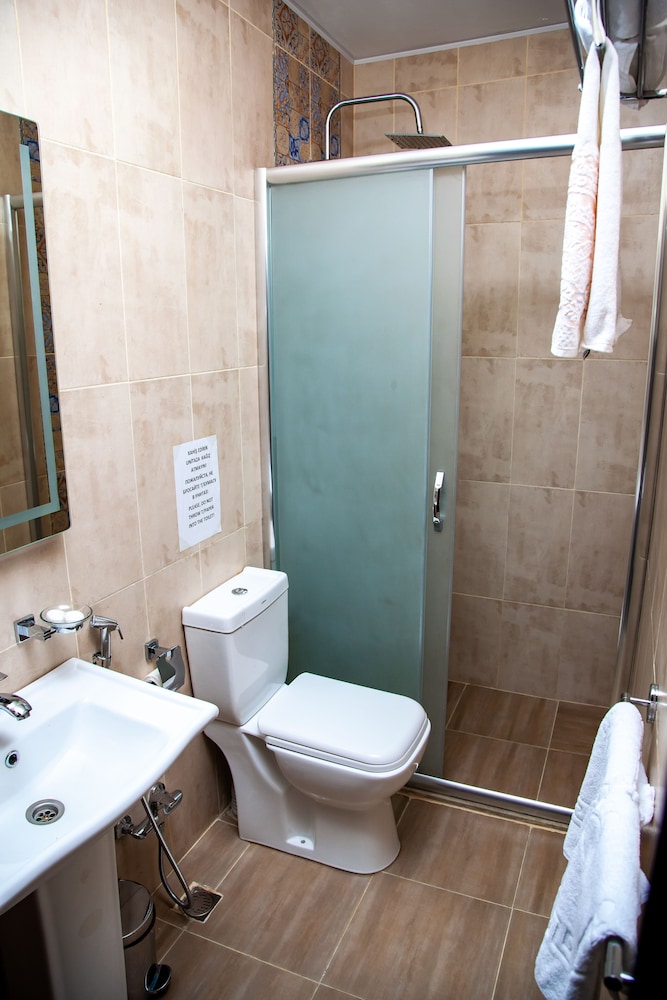 Standard Triple Room - Photo 4