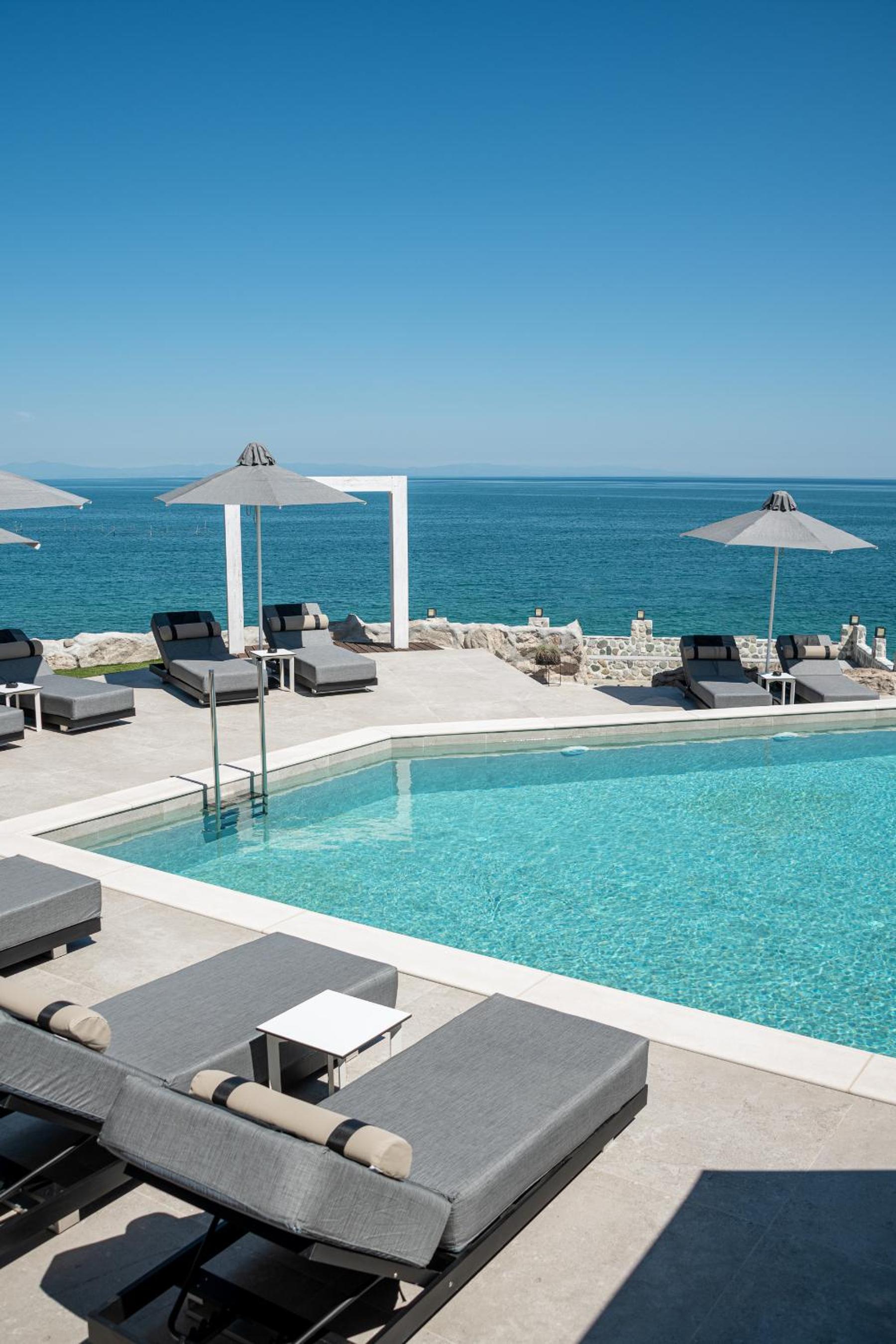 Queen Suite with Sea View - Photo 32