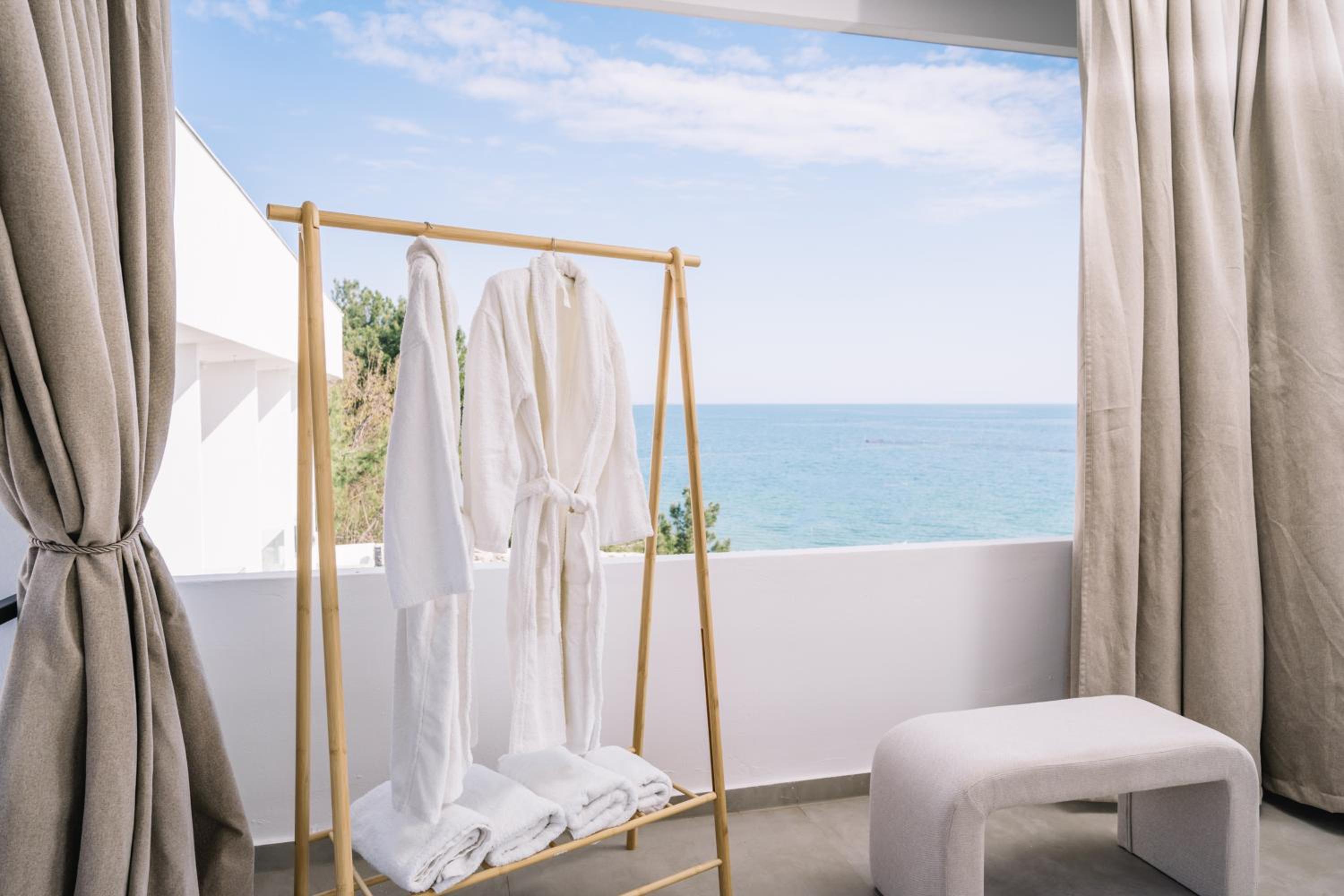 Queen Suite with Sea View - Photo 19