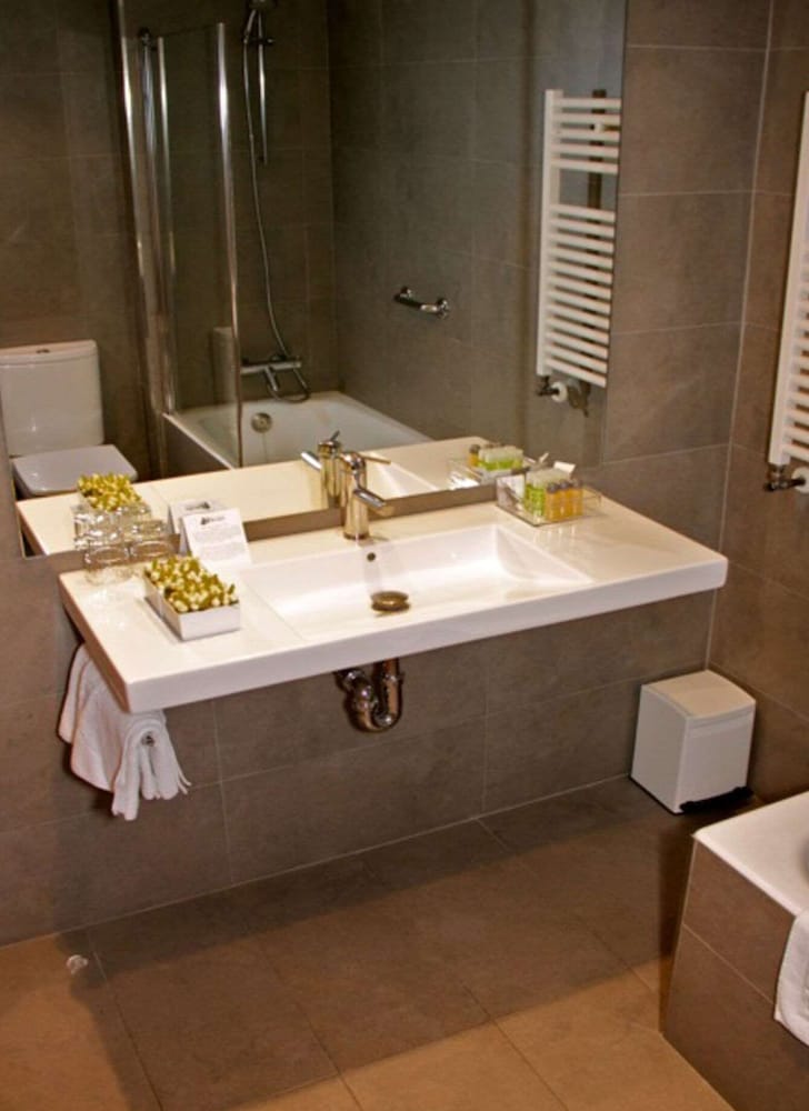 Apartment (6A) - Photo 8