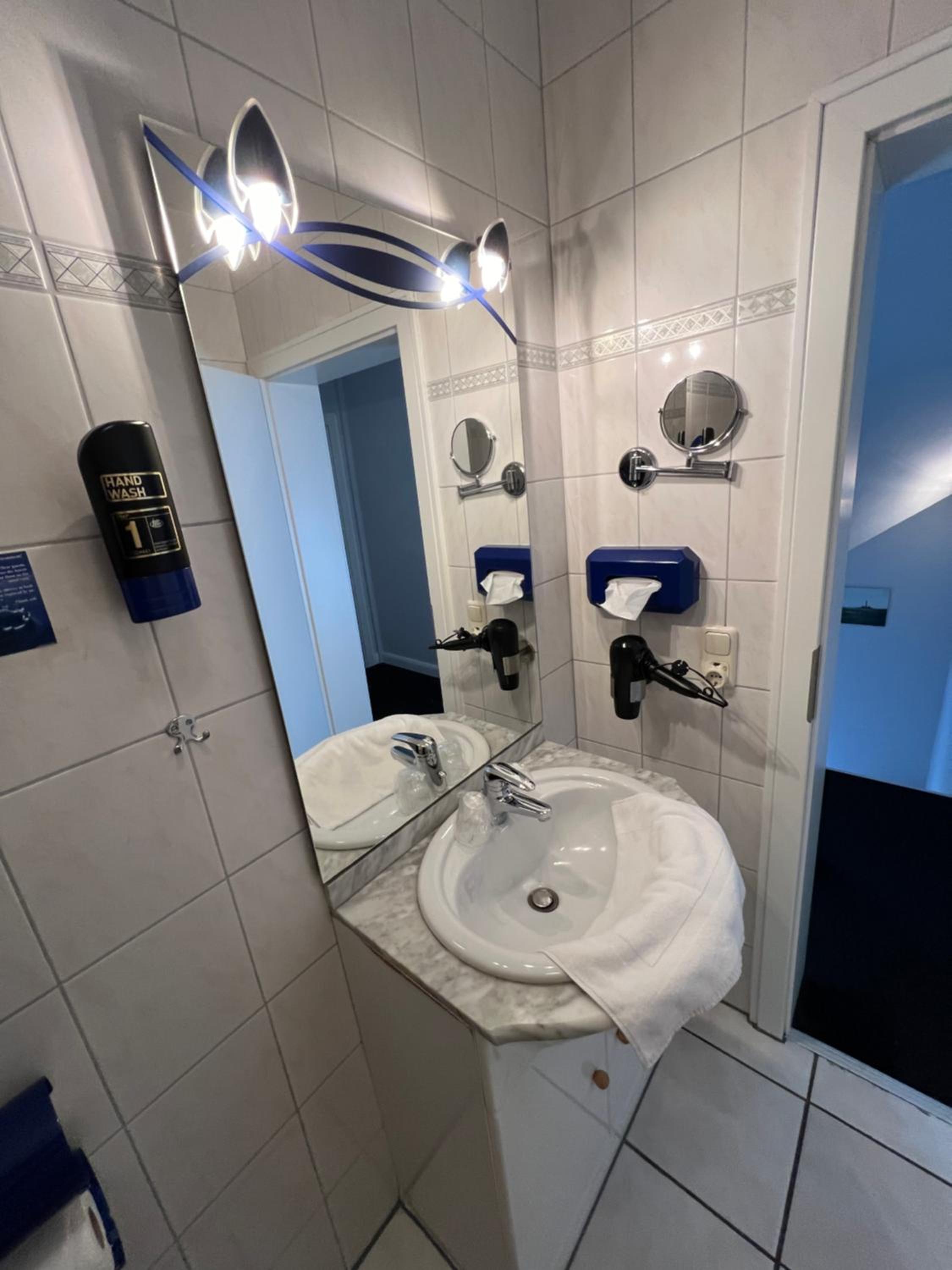 Double Room with Private External Bathroom photo 3