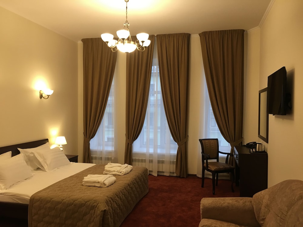 Comfort Suite, 1 King Bed, Hot Tub, City View photo 2