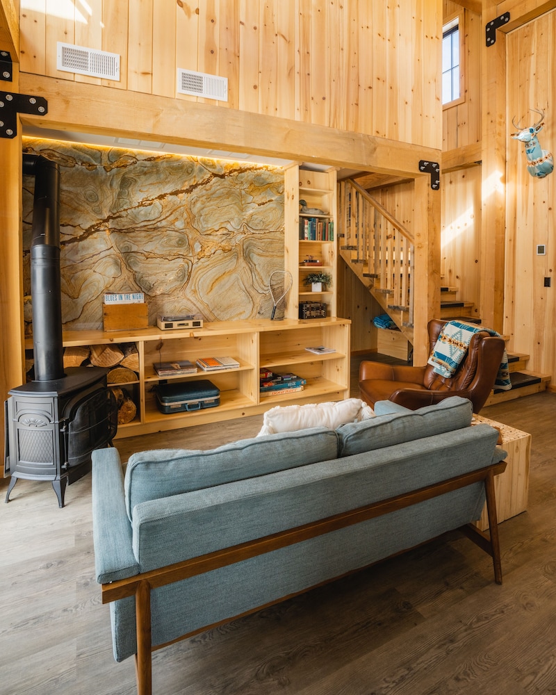 Luxury Cabin, 2 Queen Beds, River View photo 3