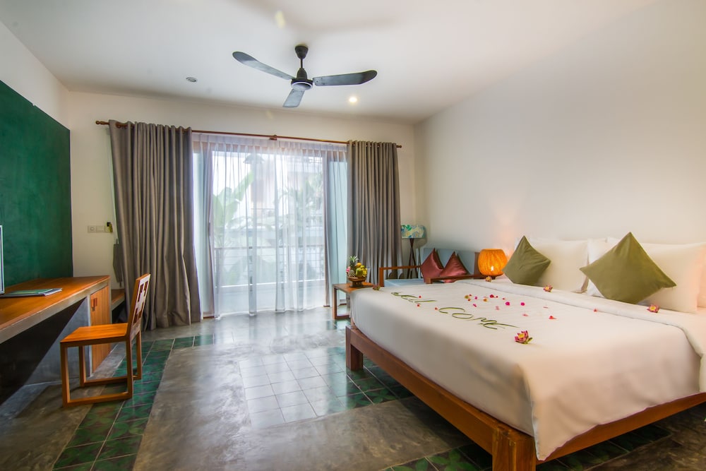 Deluxe Double Room - Free Roundtrip Airport Transfer photo 2