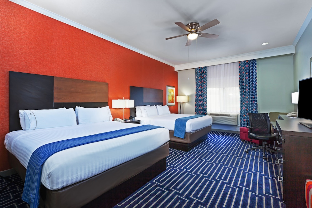 Standard Room, Multiple Beds - Photo 3