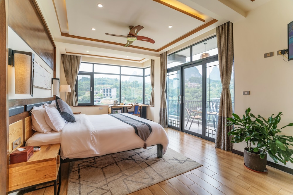 Reopening Promotion - Deluxe Corner Room photo 1