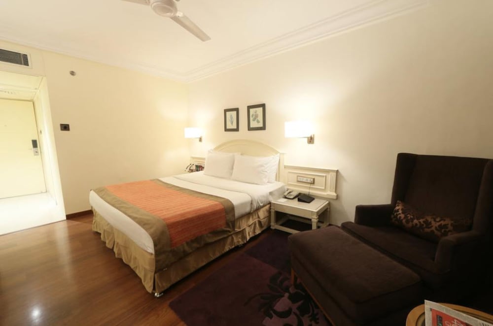 Executive Room - Photo 1