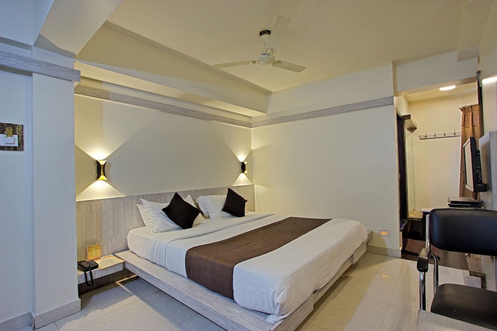 DELUXE DOUBLE BED NON AC