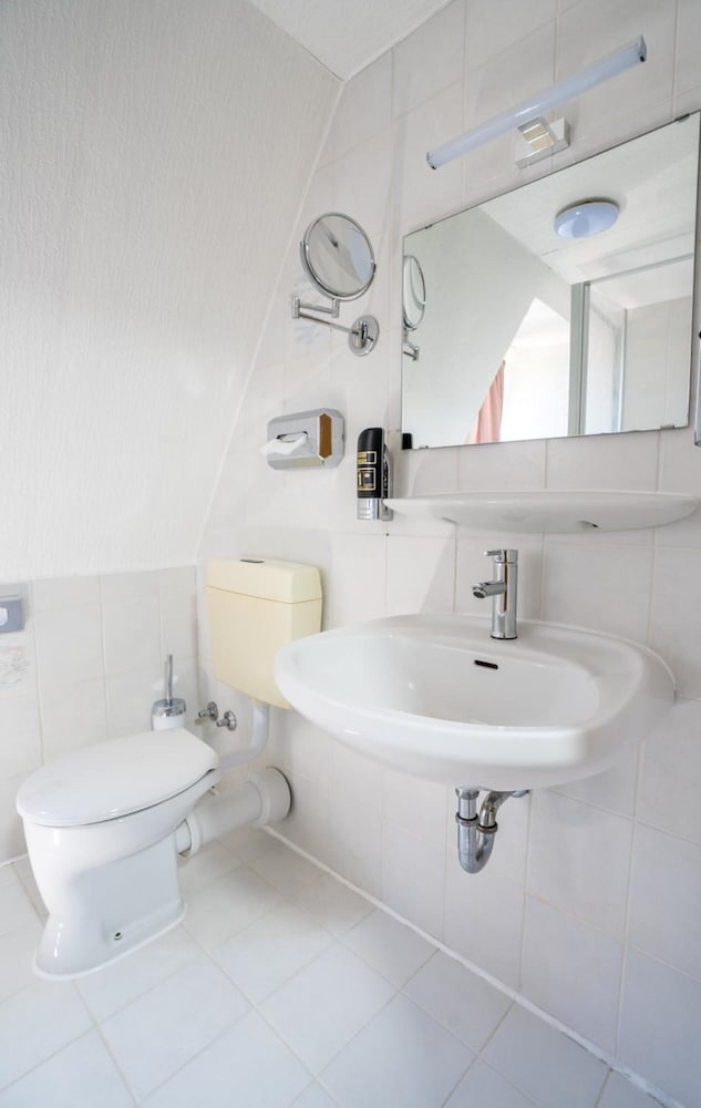 Standard Double Room, Ensuite photo 3