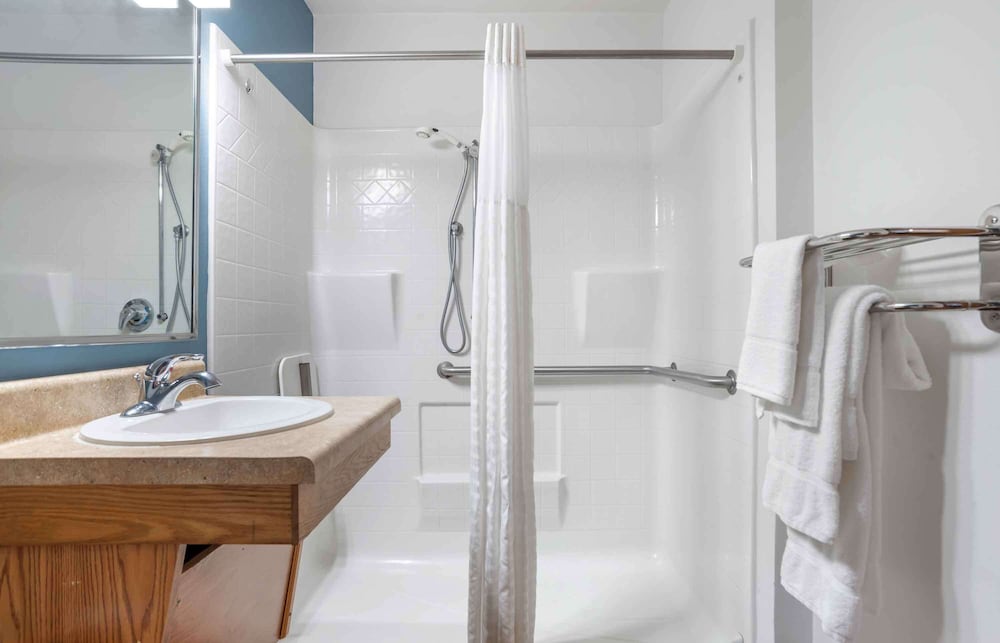 Deluxe Studio, 1 Double Bed with Sofa bed, Non Smoking, Refrigerator & Microwave photo 3