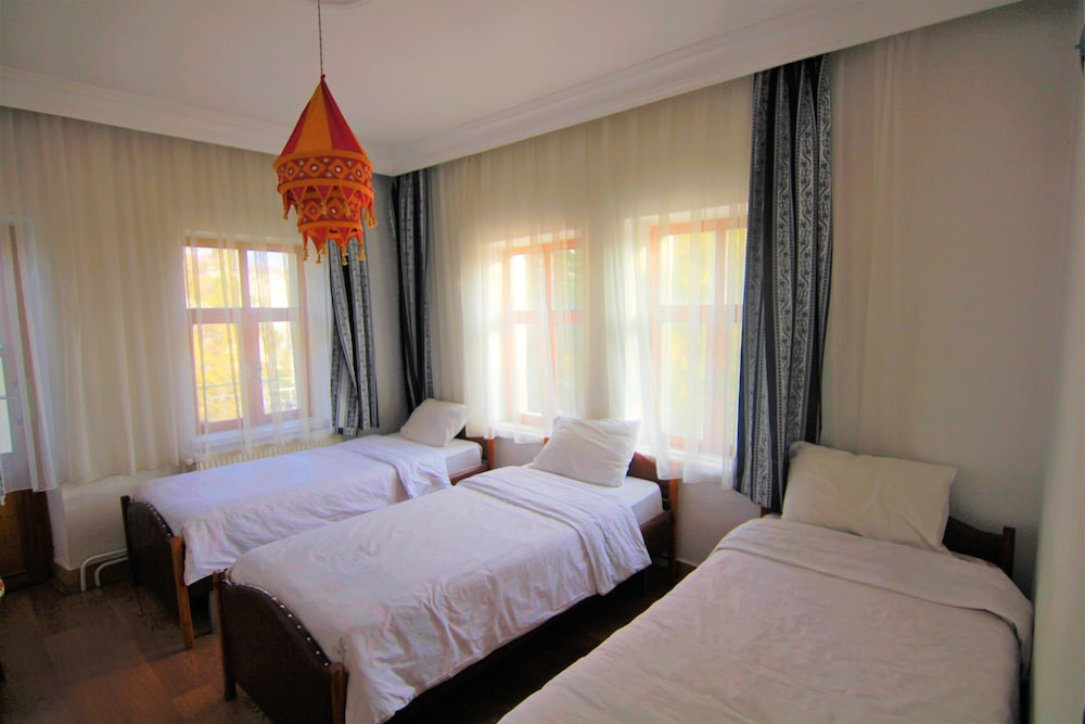 Triple Room, Shared Bathroom photo 1