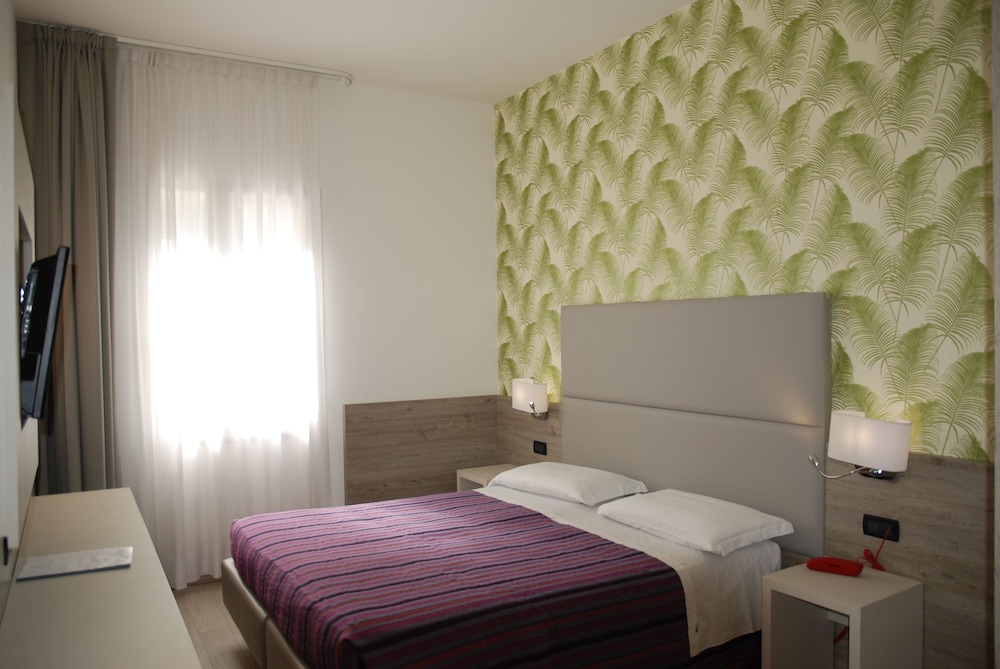 Classic Triple Room - Photo 3