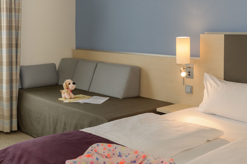 Standard Room, 1 Queen Bed with Sofa bed photo 2