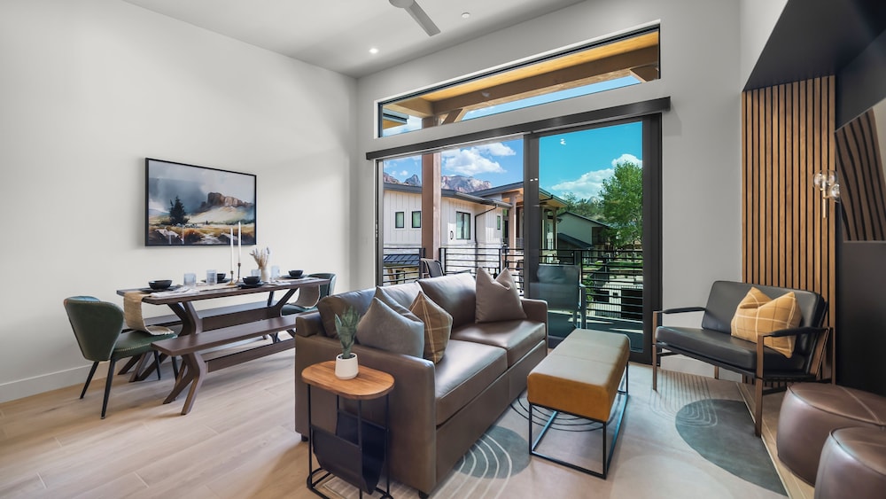 Luxury Villa, 2 Bedrooms, Patio, Mountain View