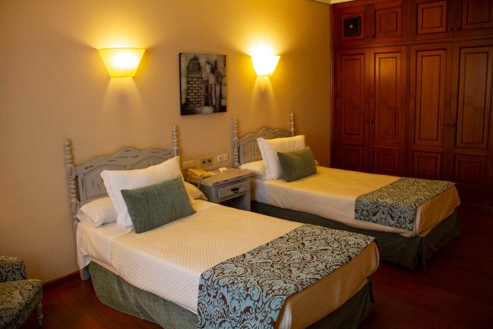 Double Or Twin Room - Photo 3