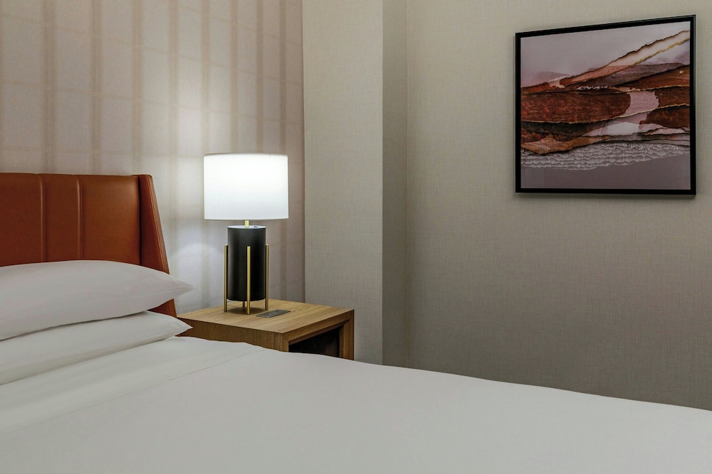 Club Room, 1 King Bed (Hearing Accessible) photo 3