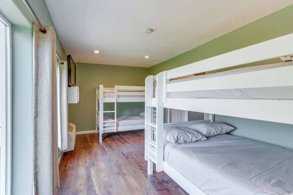 House (4 Bedrooms) photo 2