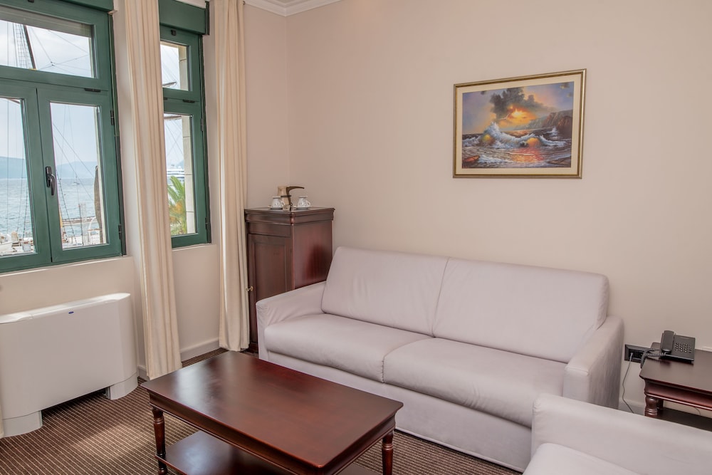 Superior Suite, Bay View, Sea Facing photo 3