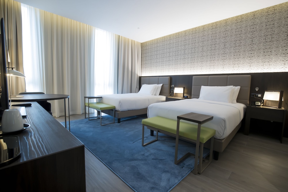 Room, 2 Twin Beds - Photo 2