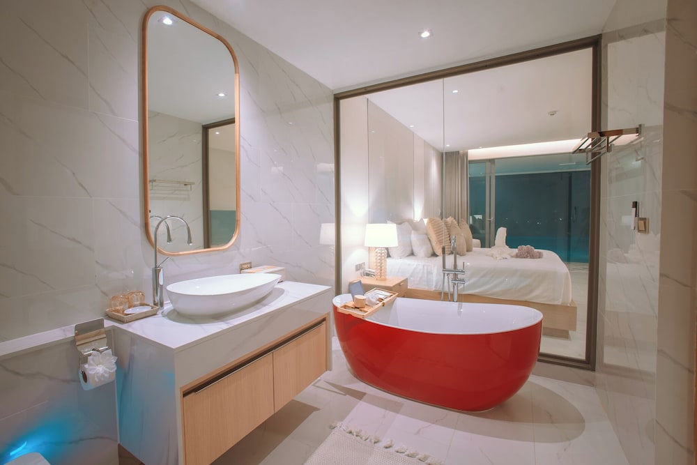 Pool Access Room photo 3