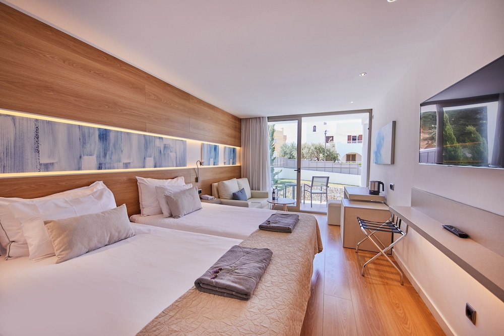 Double Room, Balcony (Prime Sunset View) photo 3