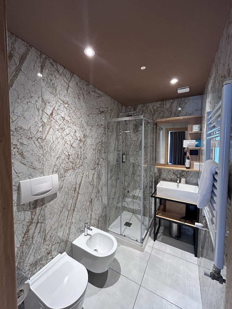 Standard Triple Room, 1 Bedroom - Photo 8