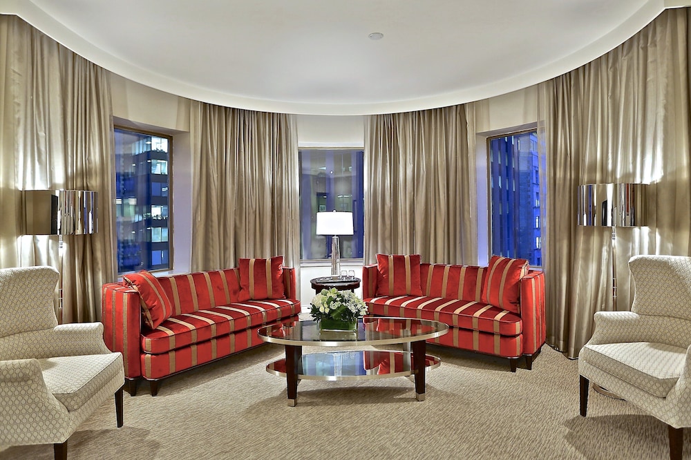 Luxury Suite, 1 King Bed thumbnail 6