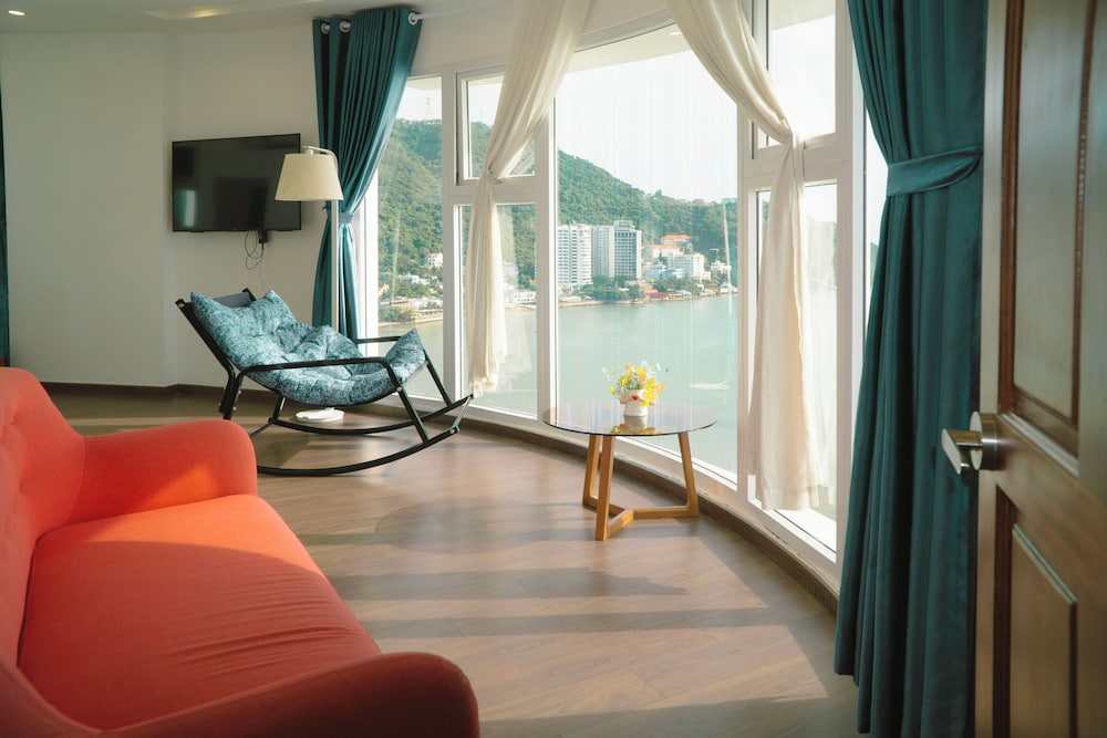 Deluxe Apartment, 1 King Bed with Sofa bed, Ocean View