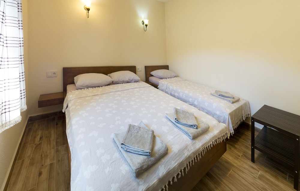 Standard Triple Room, Multiple Beds, Non Smoking photo 1