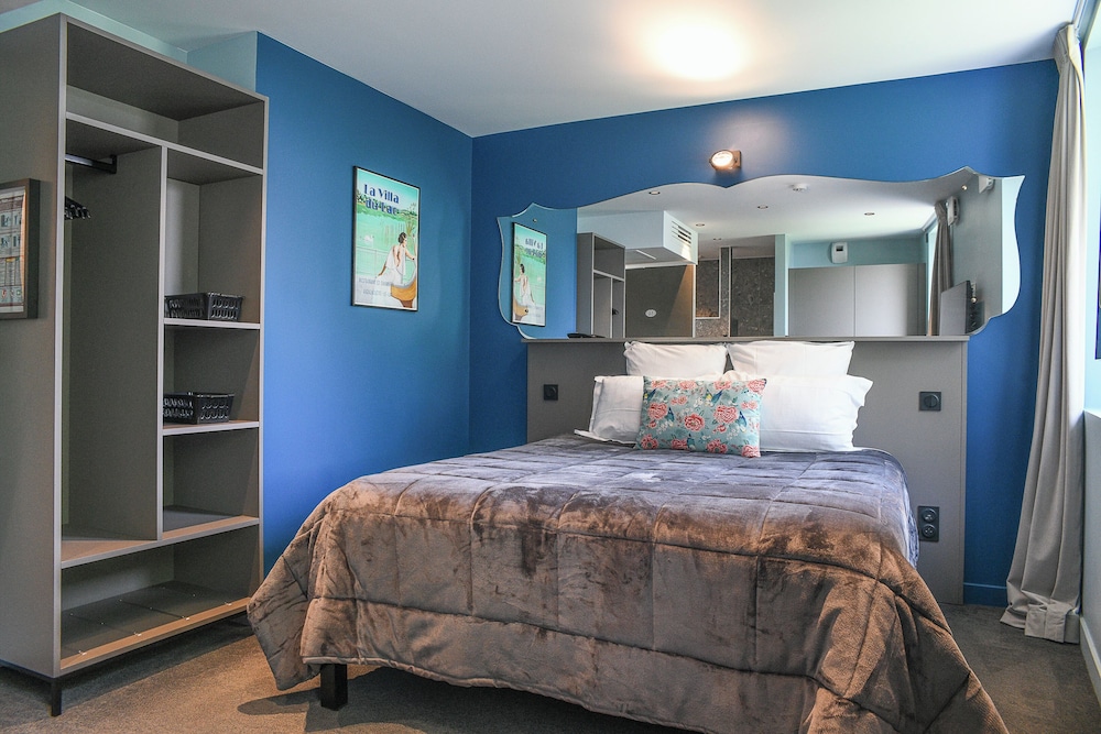 Double Room, Partial Lake View