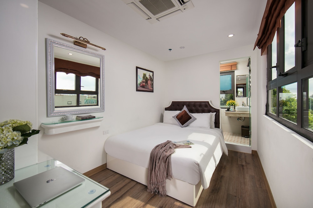 Deluxe Double Room, 1 Queen Bed, Non Smoking, Lake View