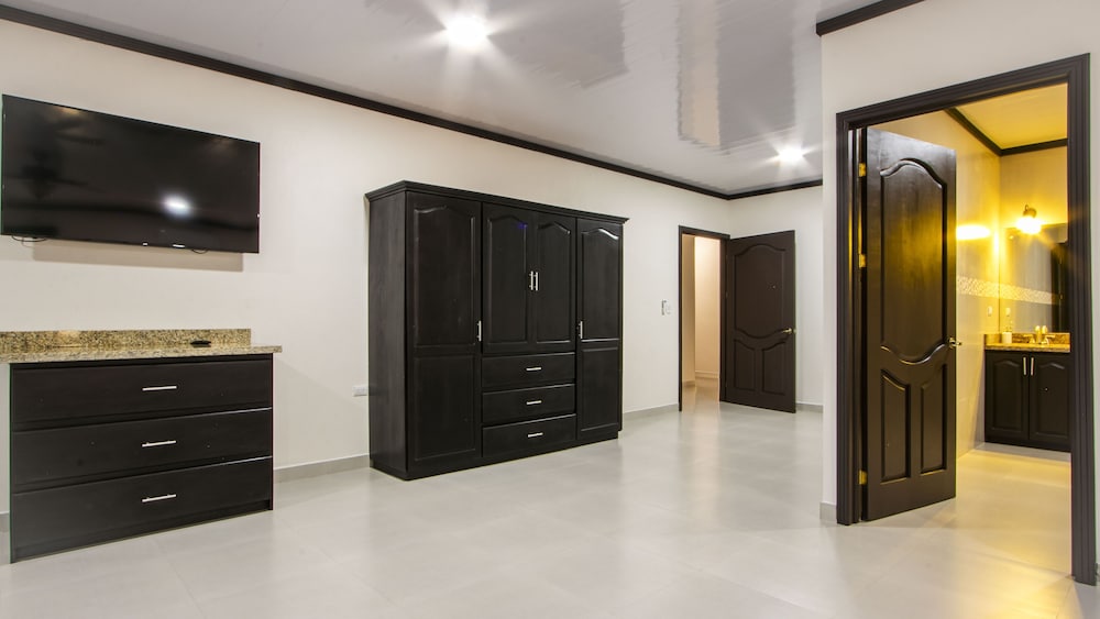 2 Bedroom Kitchen Suite photo 2