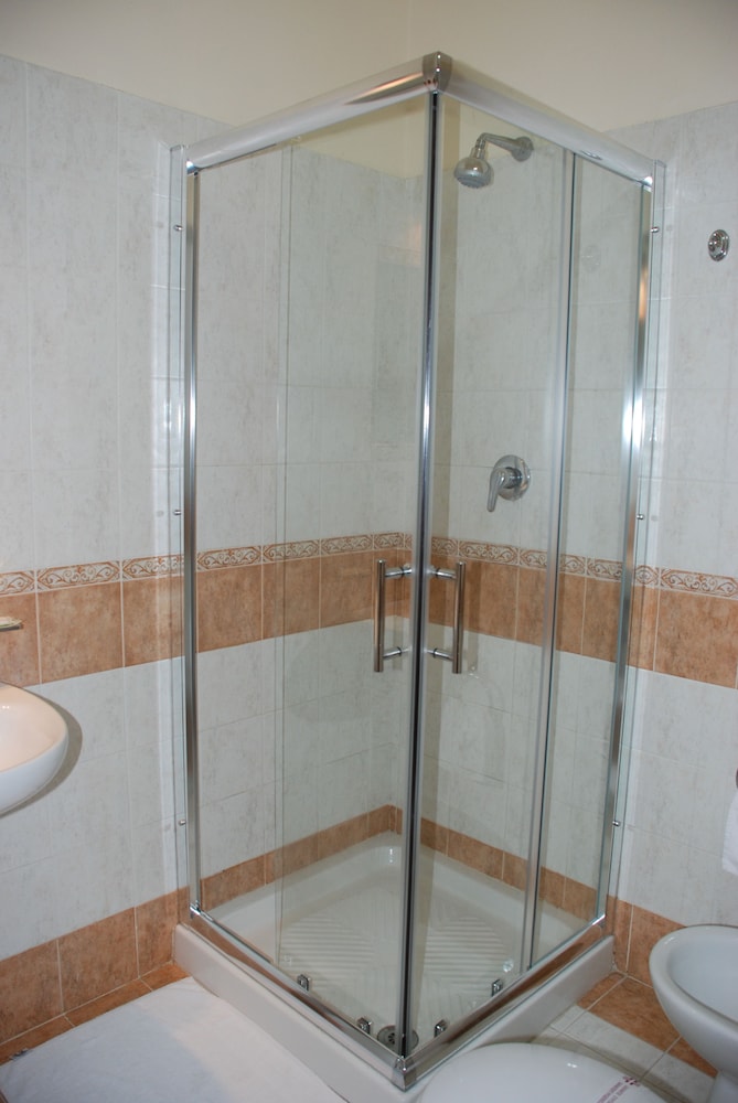 Economy Double or Twin Room - Photo 9
