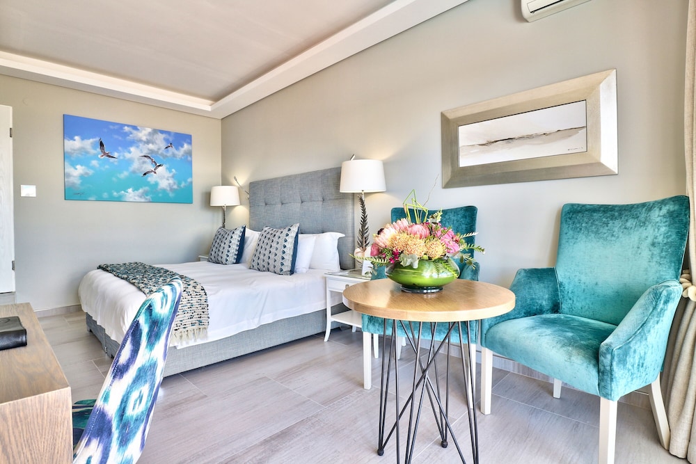 Traveller Room : Pool Deck - Photo 8
