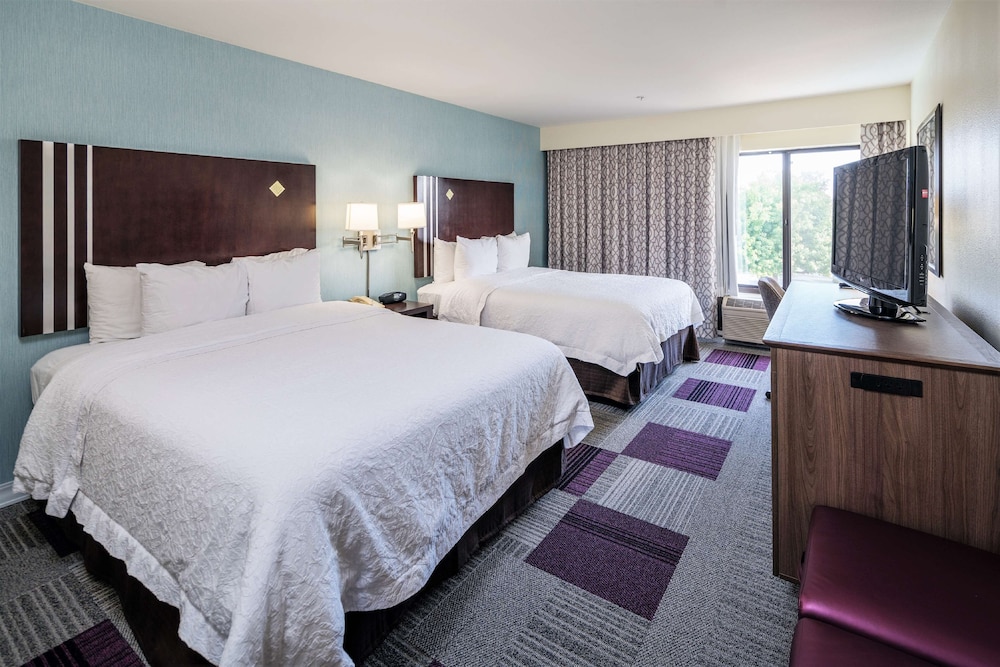 Room, 2 Queen Beds, Accessible, Bathtub