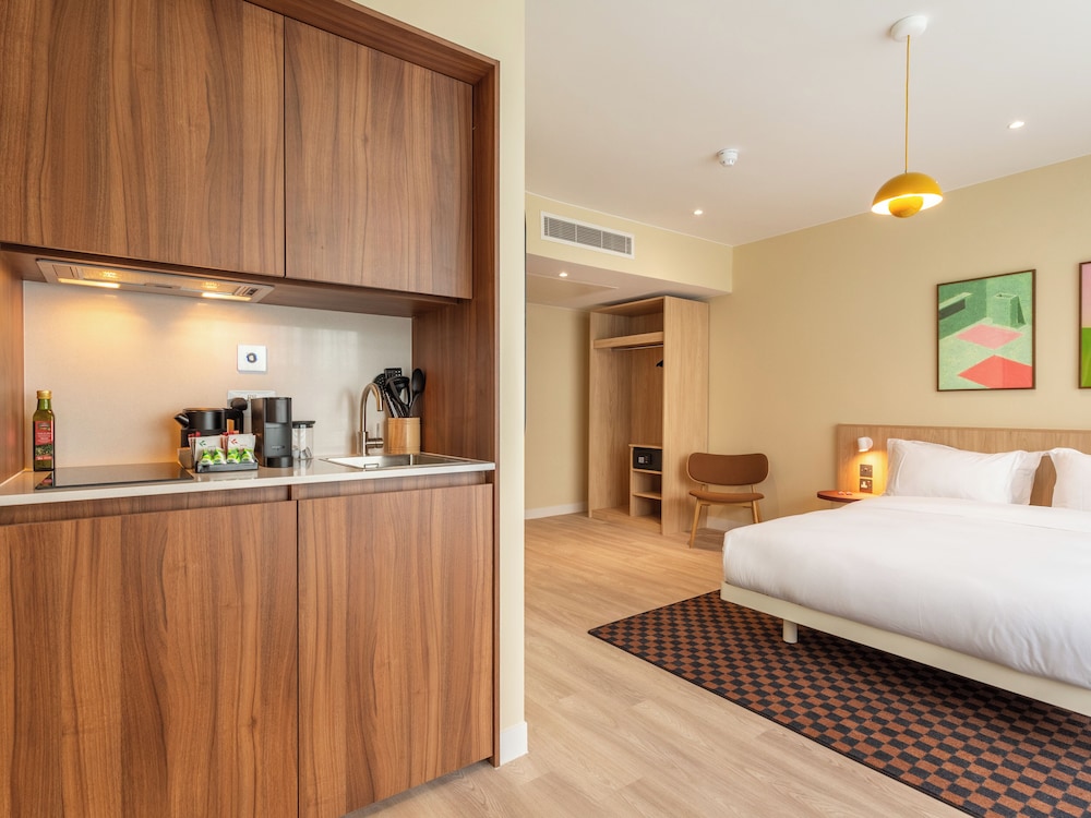 Large Studio with Kitchenette - Photo 1