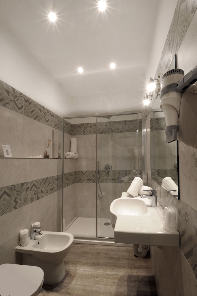 Traditional Suite - Photo 5