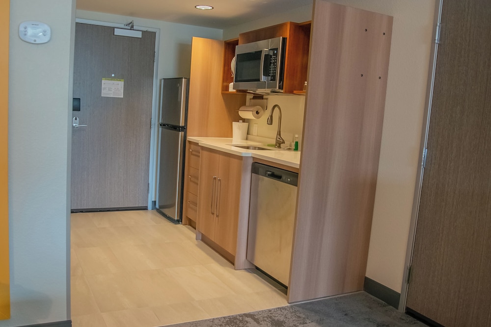 Suite, 1 King Bed, Accessible, Bathtub - Photo 1
