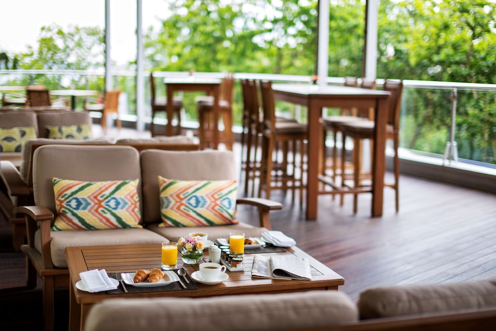 Bosphorus Suite, Lounge Access thumbnail 6