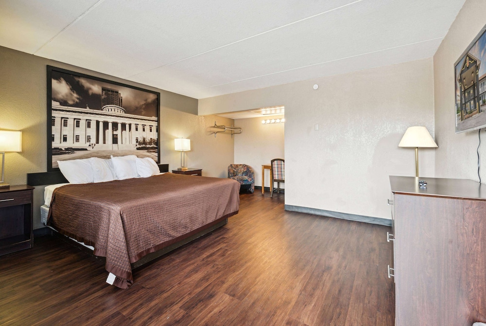 Executive Room, Non Smoking, Refrigerator & Microwave photo 1